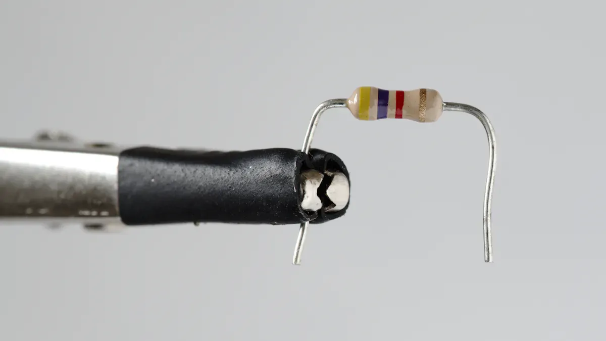 Widerstandsgehäuse aus Kunststoff oder Keramik: Welches bietet eine bessere Wärmeableitung?